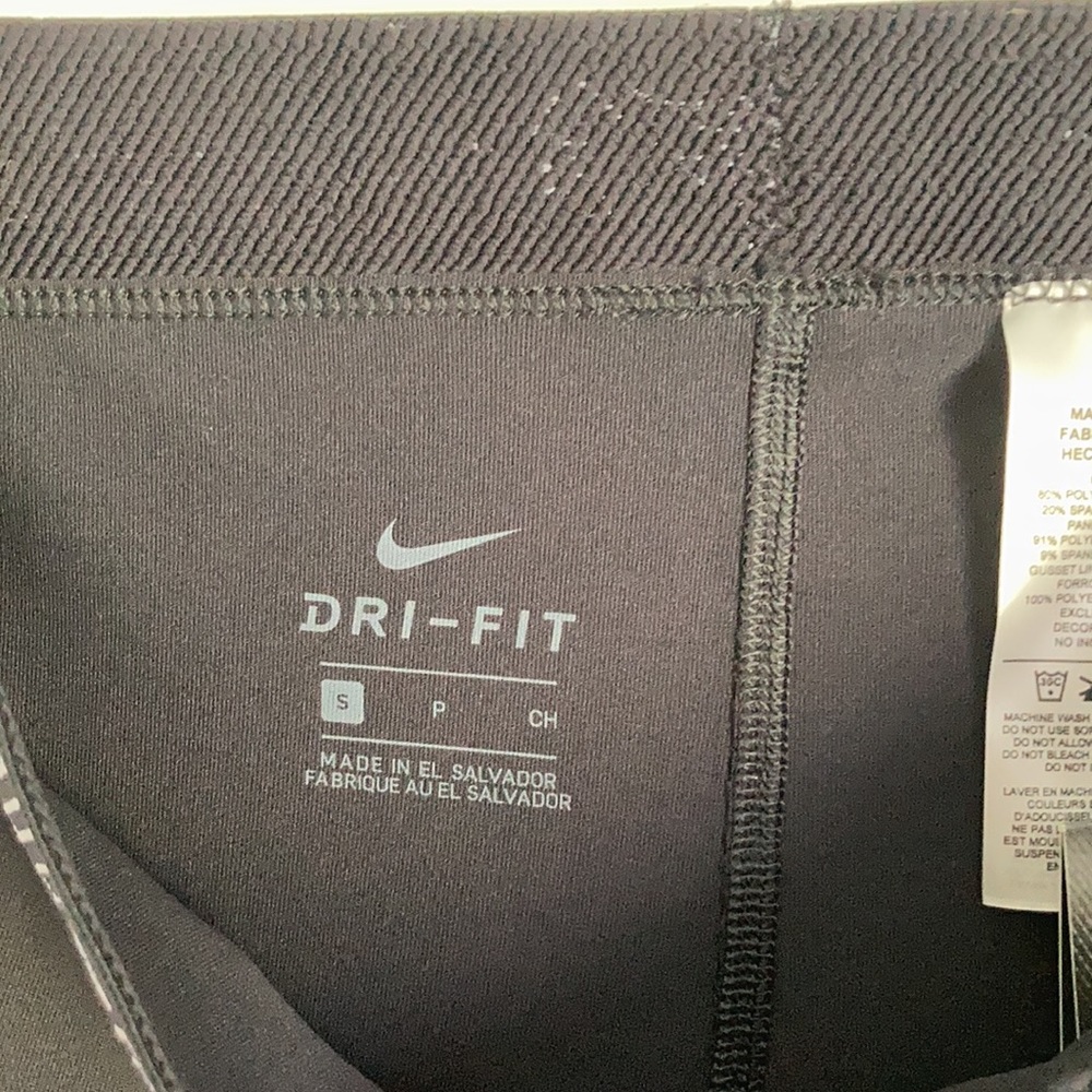 Nike Dri-Fit Training Capris - Picture 6 of 7